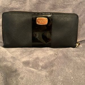 Black Micheal Kors wallet